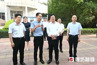 ?皇马男篮夺冠后，马德里市长兼马竞球迷获赠皇马球衣